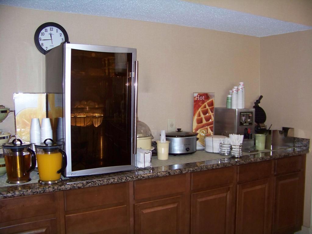 Quality Inn Huntersville Near Lake Norman Luaran gambar