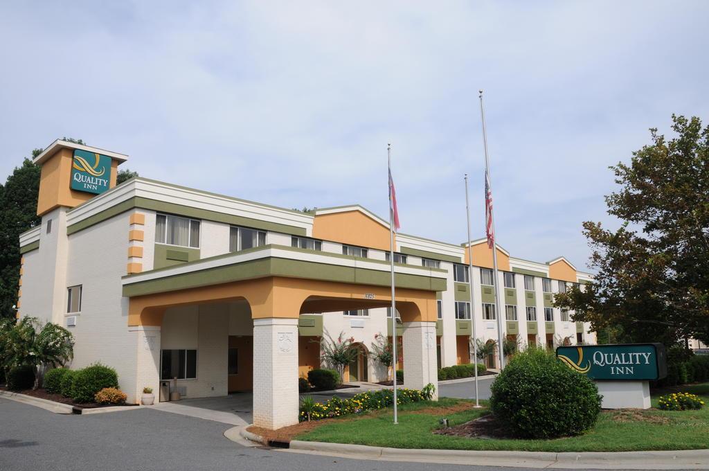 Quality Inn Huntersville Near Lake Norman Luaran gambar