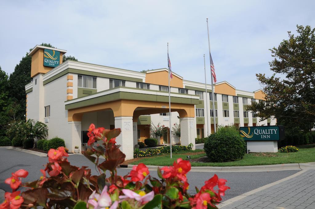Quality Inn Huntersville Near Lake Norman Luaran gambar