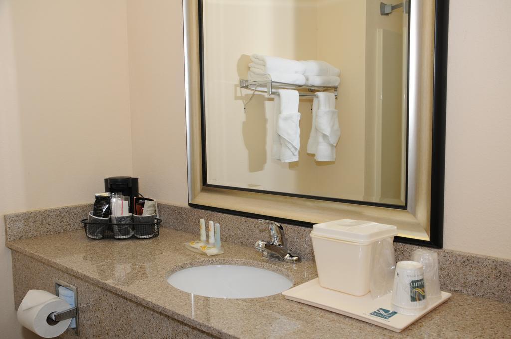 Quality Inn Huntersville Near Lake Norman Luaran gambar