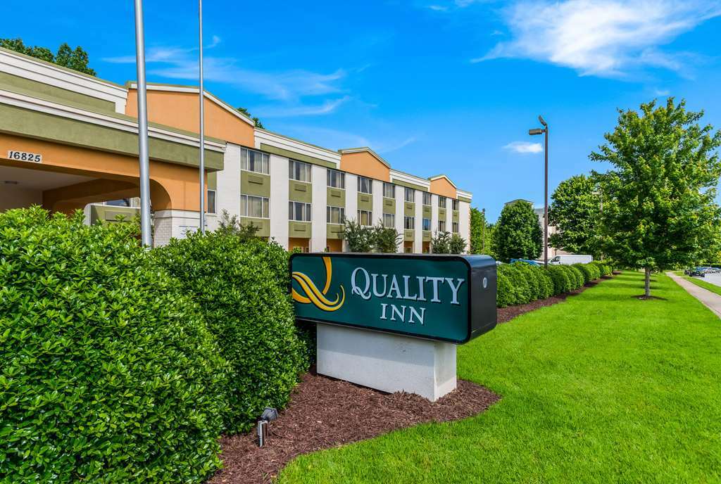 Quality Inn Huntersville Near Lake Norman Luaran gambar